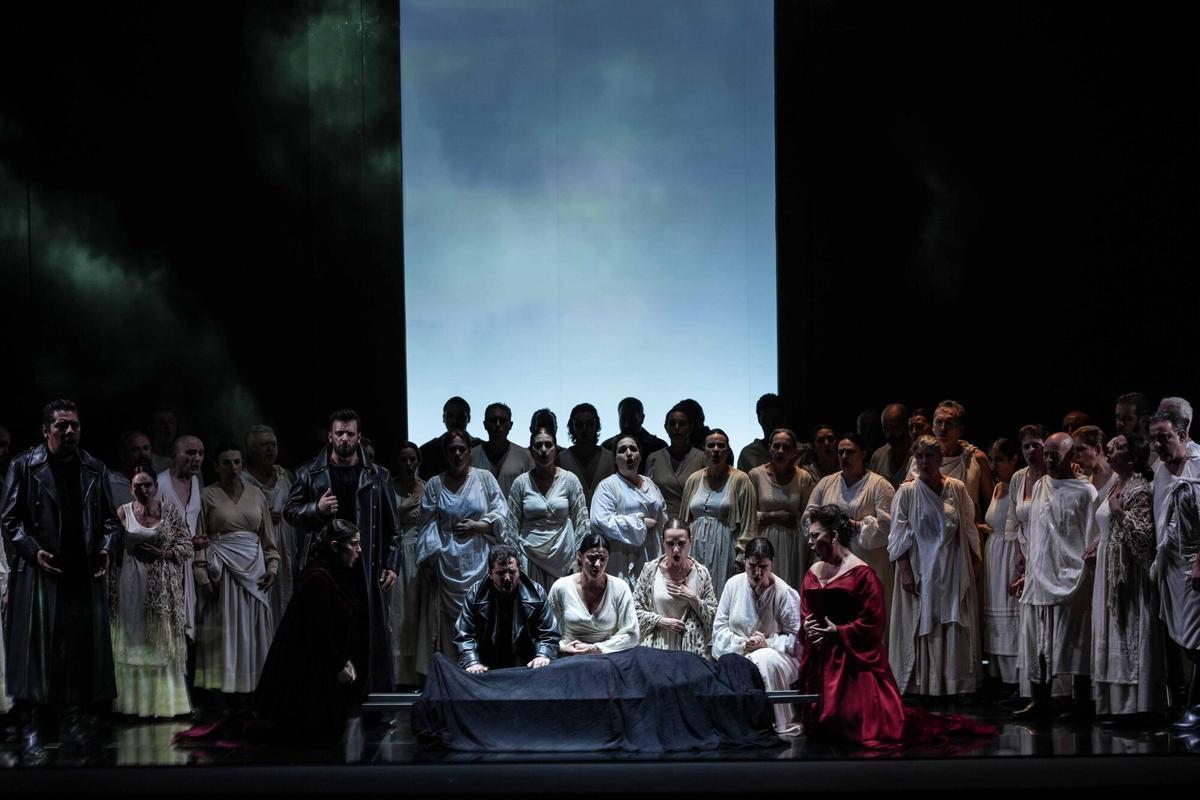 Córdoba estrena 'Macbeth' con ovación y lleno en el Gran Teatro