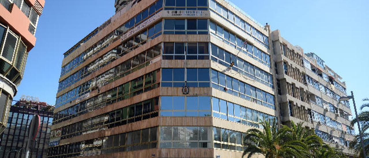 Edificio en el que se encuentra la sede de Invertia, en la calle Luis Morote de Las Palmas de Gran Canaria.