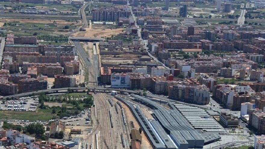 Las vías del tren en el centro de València
