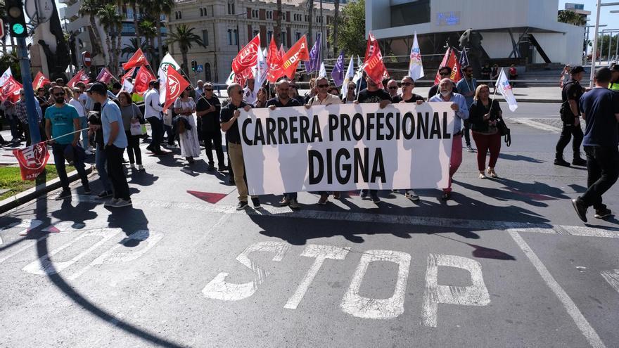 Manifestación contra el retraso en la implantación de la carrera profesional, celebrada con unidad sindical antes de las elecciones del 28M