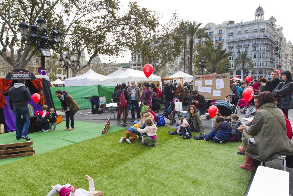 Mercado ecológico en la plaza del Ayuntamiento de Valencia