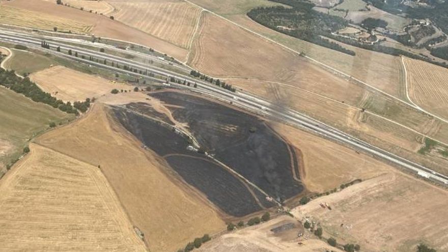 Incendi a tocar de l&#039;Eix Transversal, a Castellfollit de Riubregós