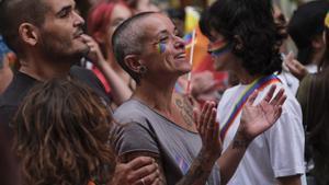 Banderas, manifiestos y primeras marchas: el Orgullo LGTBI vuelve a salir a la calle