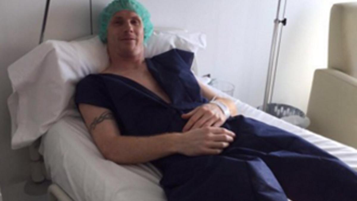 Mathieu colgó en las redes varias fotos de su operación