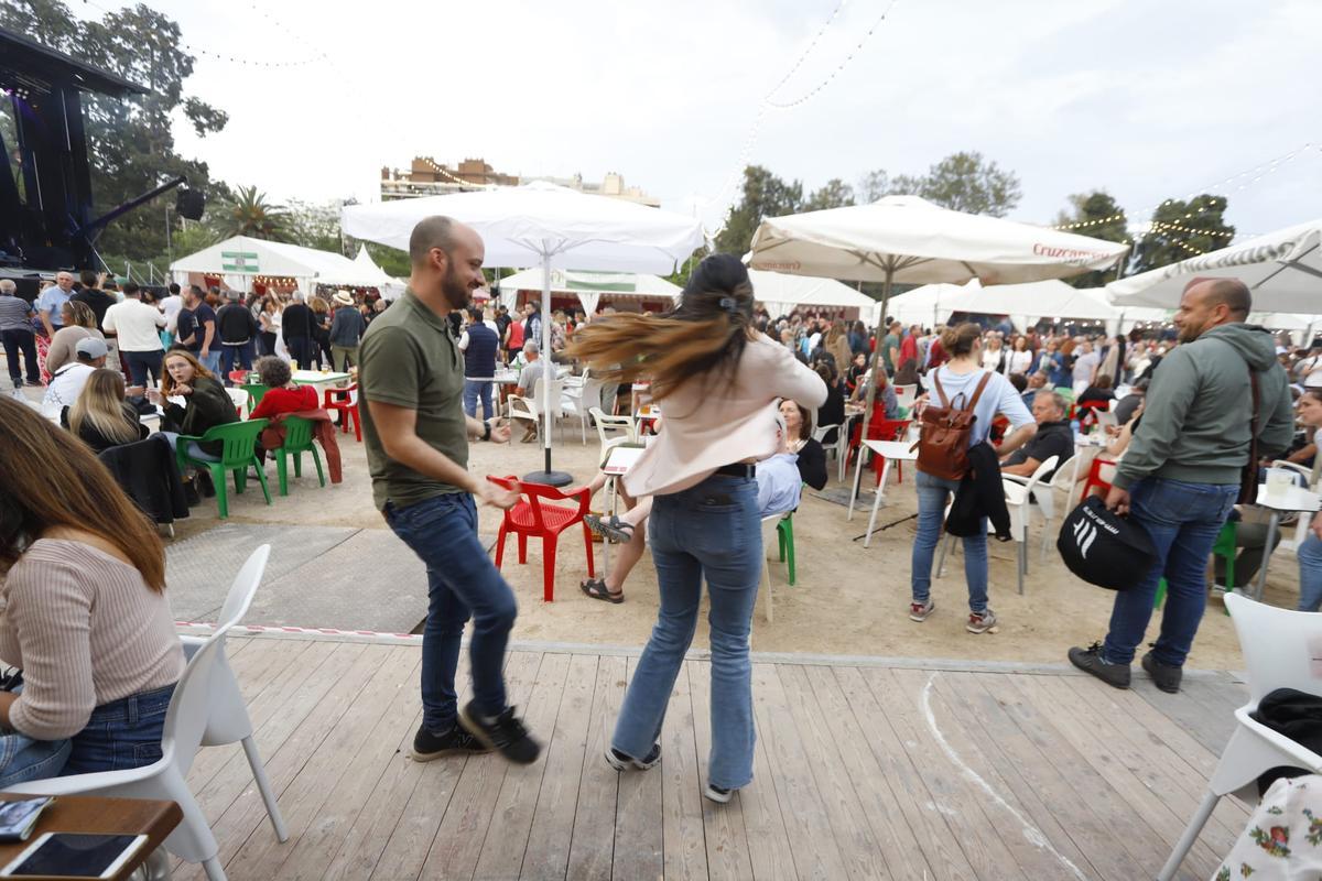 La Feria Andaluza llena de luz y color el Jardín del Turia en València