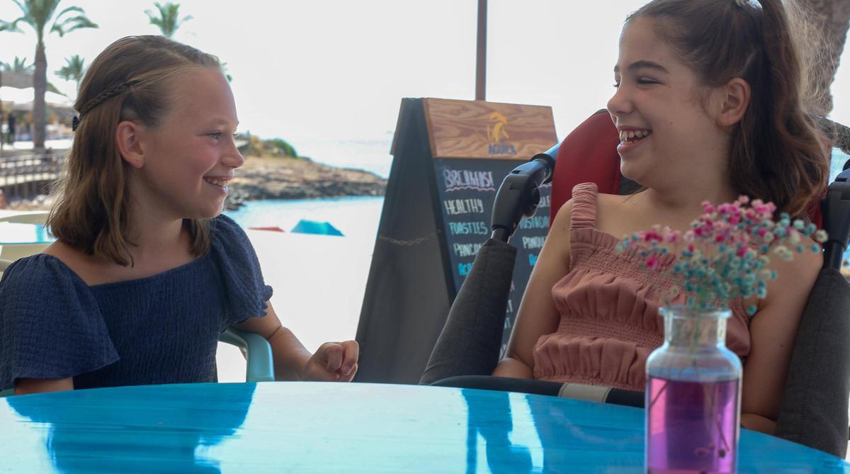 Seanna y Abril: El 'hit' de dos niñas para que residentes y turistas no ensucien la isla Seanna y Abril: El 'hit' de dos niñas para que residentes y turistas no ensucien la isla