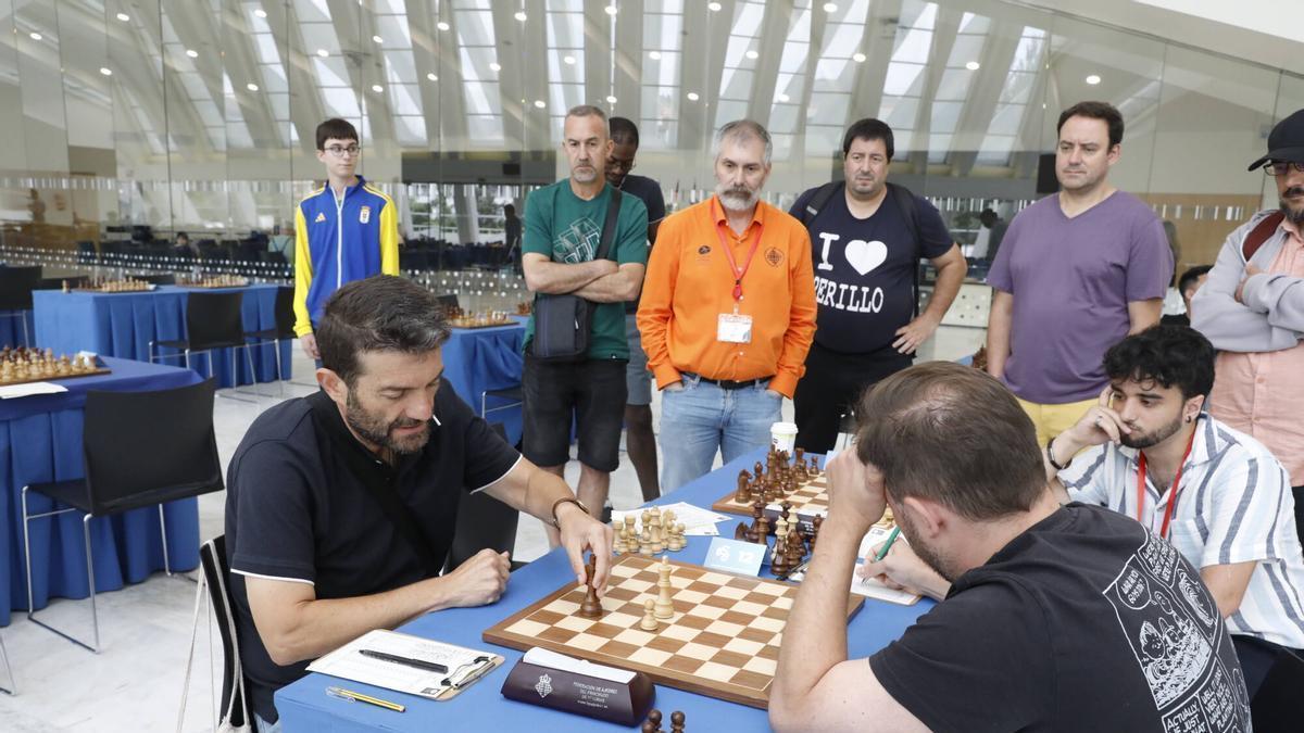 El Open de Ajedrez de Oviedo termina con un "increíble" empate de once jugadores en el primer puesto, en imágenes