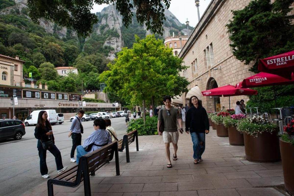 Zona de davant de les botigues de Montserrat