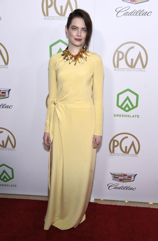 Emma Stone con vestido amarillo de Louis Vuitton