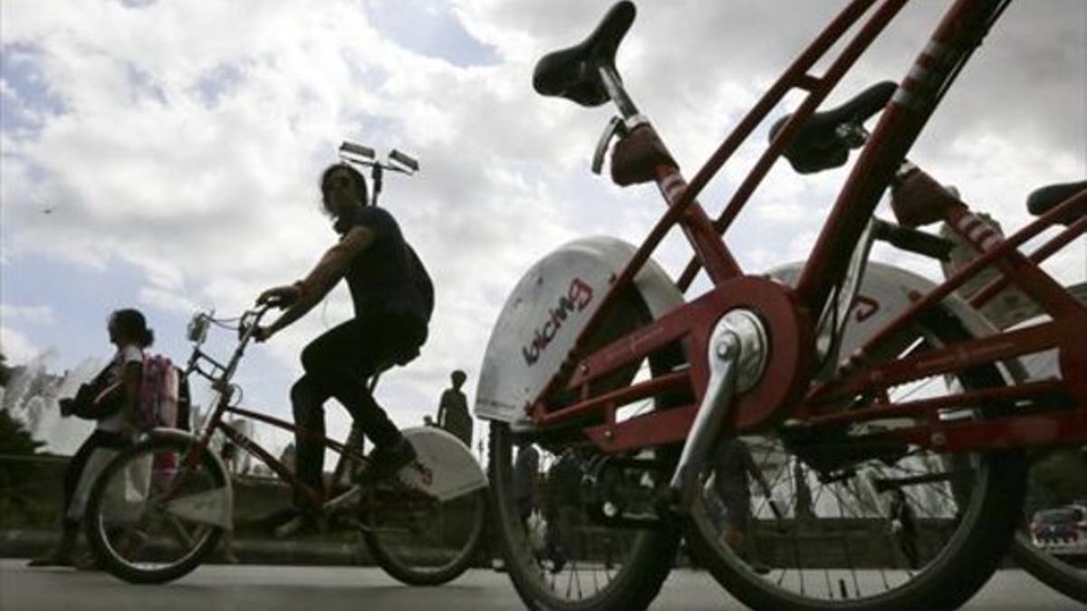 Parada de Bicing en la plaza de Catalunya.