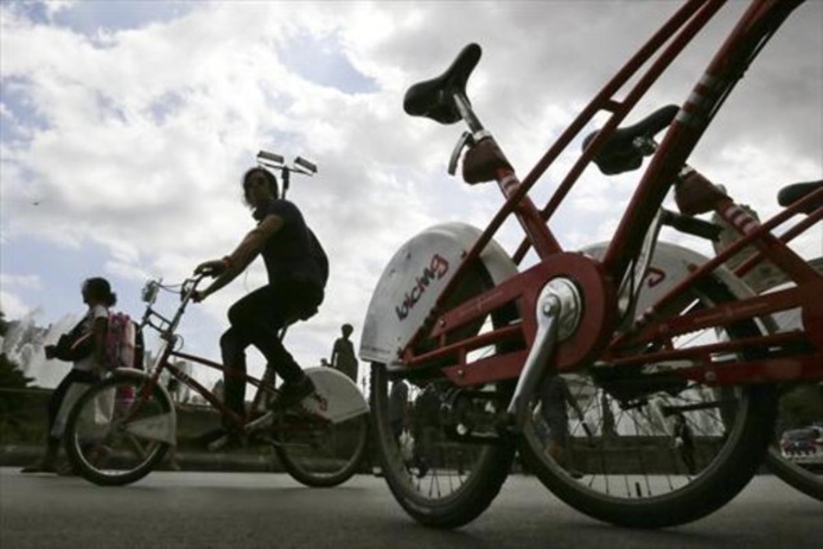 Parada de Bicing en la plaza de Catalunya.