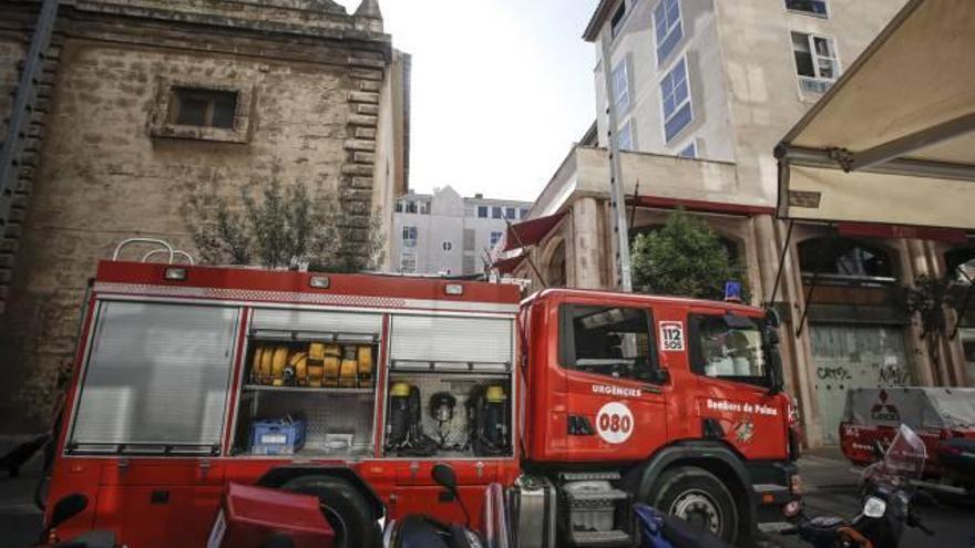 Alarma por un fuego en la campana de un restaurante junto a la plaza de s&#039;Olivar