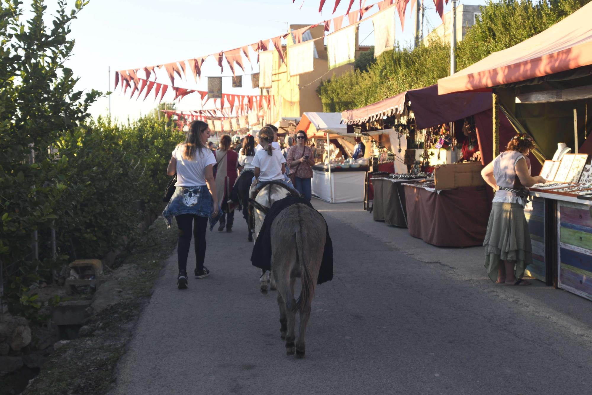 El mercadillo medieval de Guadalupe, en imágenes