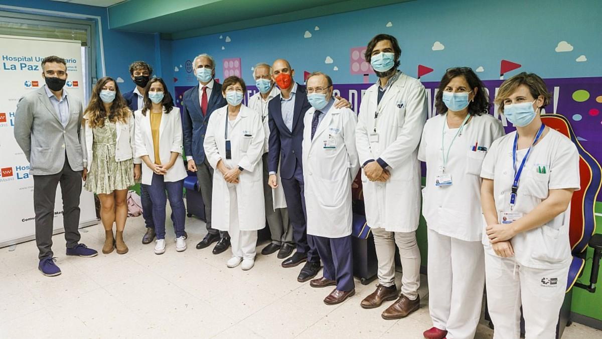 Visita presidente Luis Rubiales al Hospital La Paz zona oncologia infantil 12