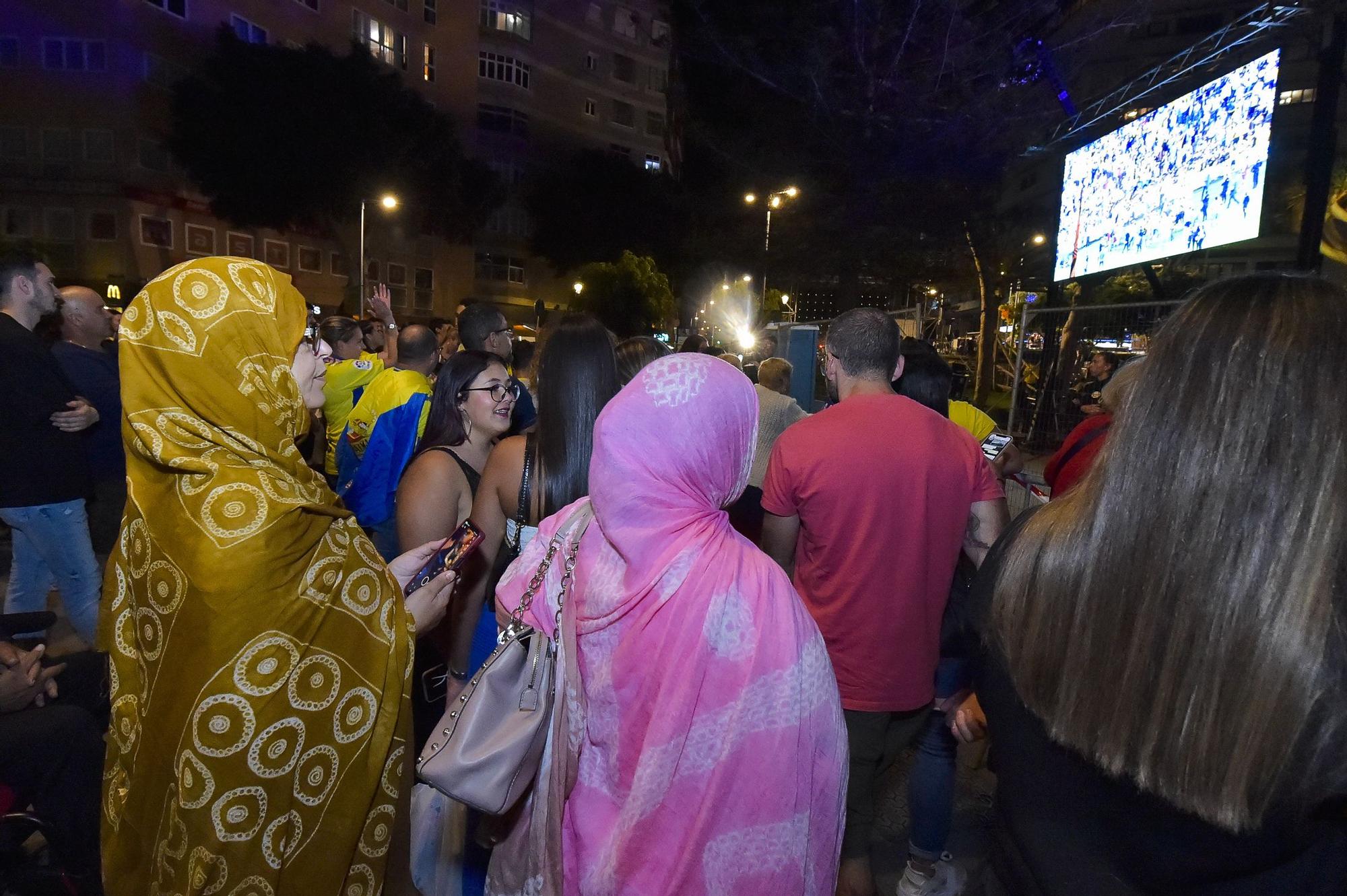 Celebración del ascenso en las terrazas de la Plaza de España