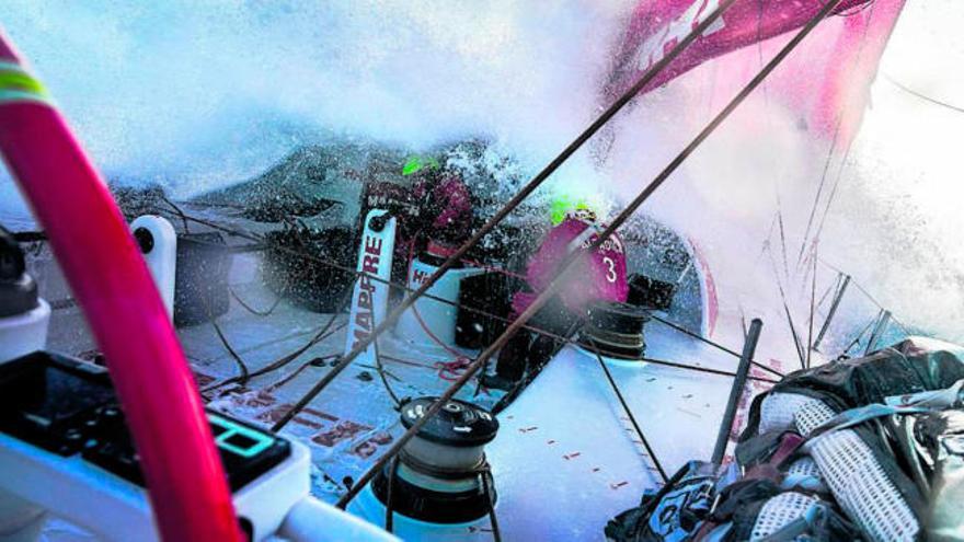 Volvo Ocean Race | El Mapfre se avería a 6 millas del Cabo de Hornos