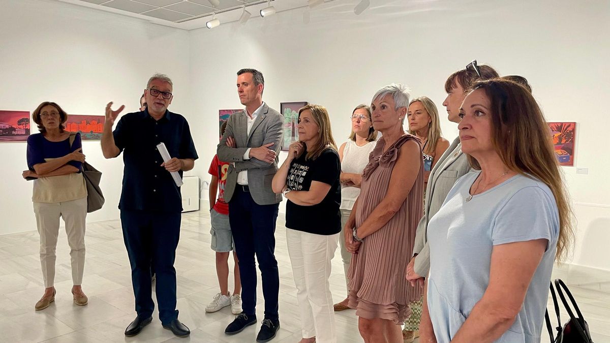 El diputat de Cultura, Alejandro Clausell, amb l'alcaldessa i regidora de Cultura de Benicàssim, Susana Marqués i Rosa Mari Gil, entre altres personalitats.