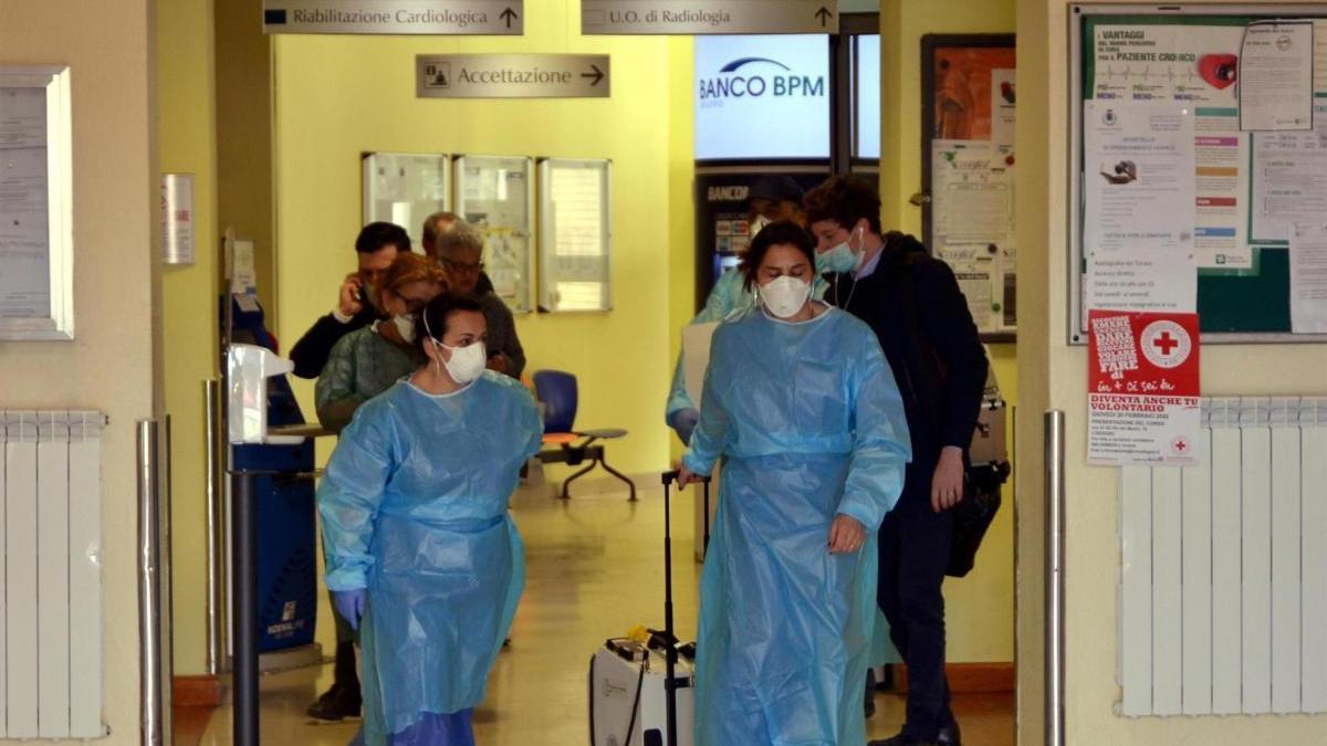 Italia aísla a 50.000 vecinos por el coronavirus, que se cobra el primer muerto