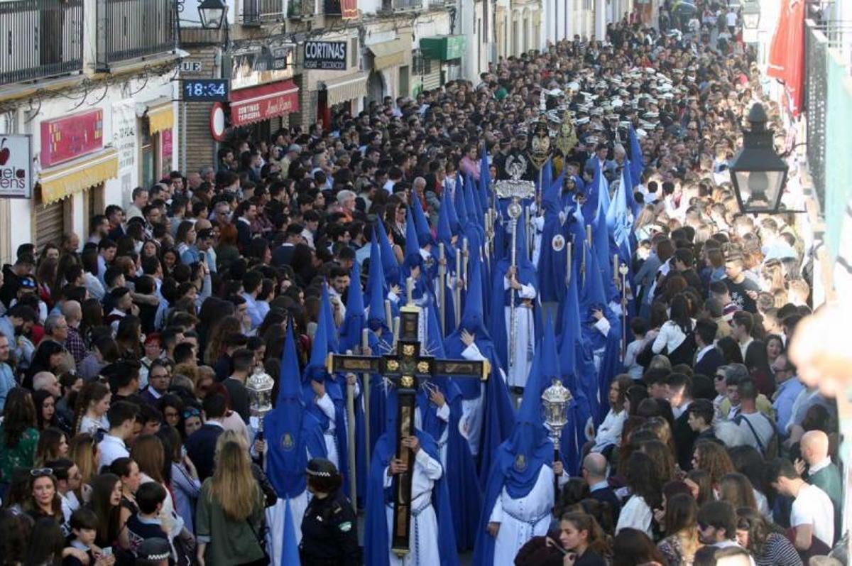 La noche culmina un Martes Santo primaveral e histórico
