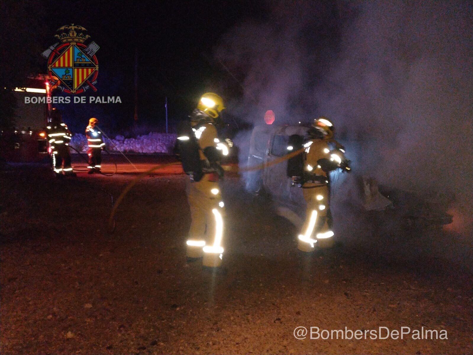 Jornada de incendios: arden un contenedor, un coche y unos invernaderos