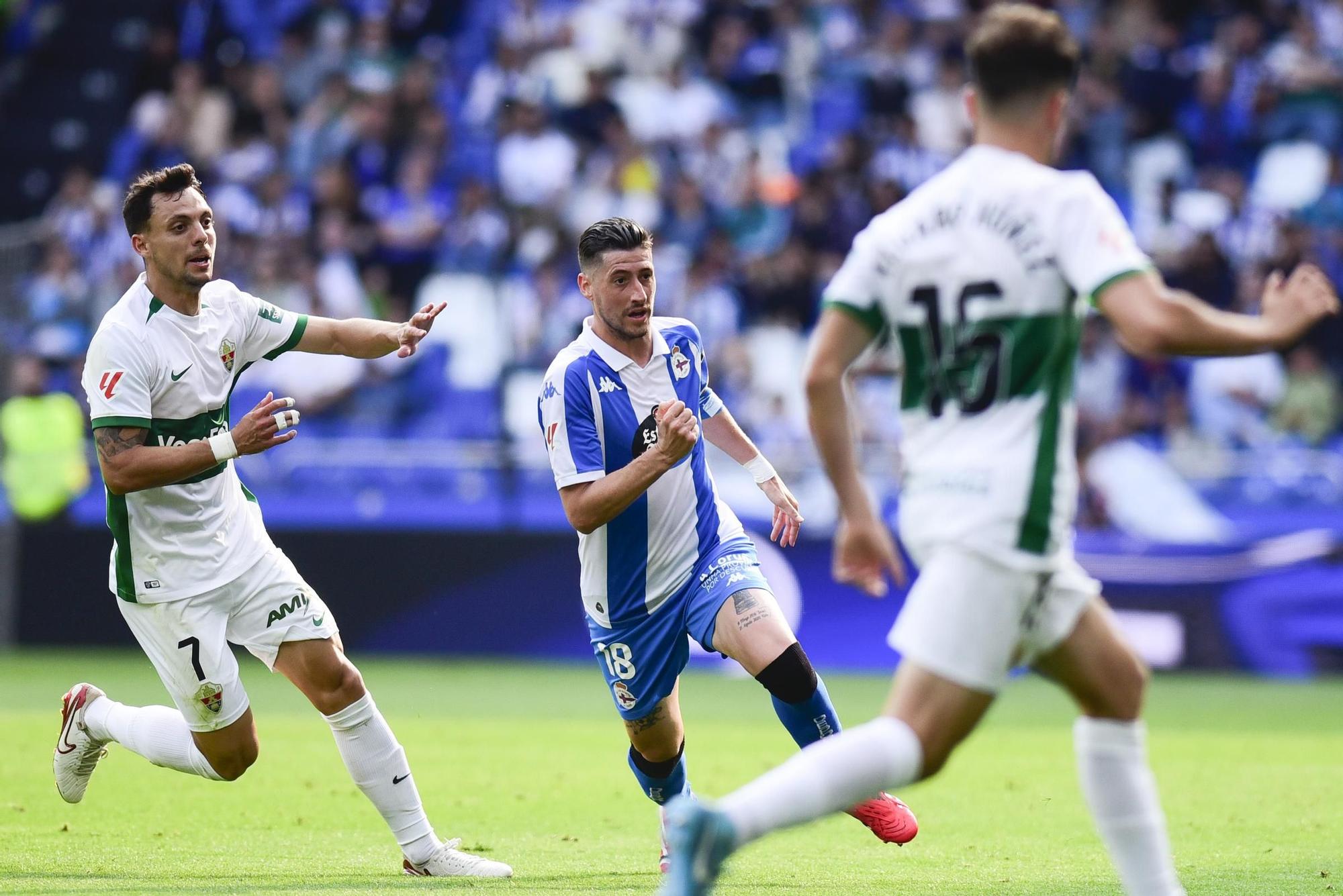 El Dépor cae goleado (0-4) por el Elche para cerrar la temporada 2025-25 en Riazor