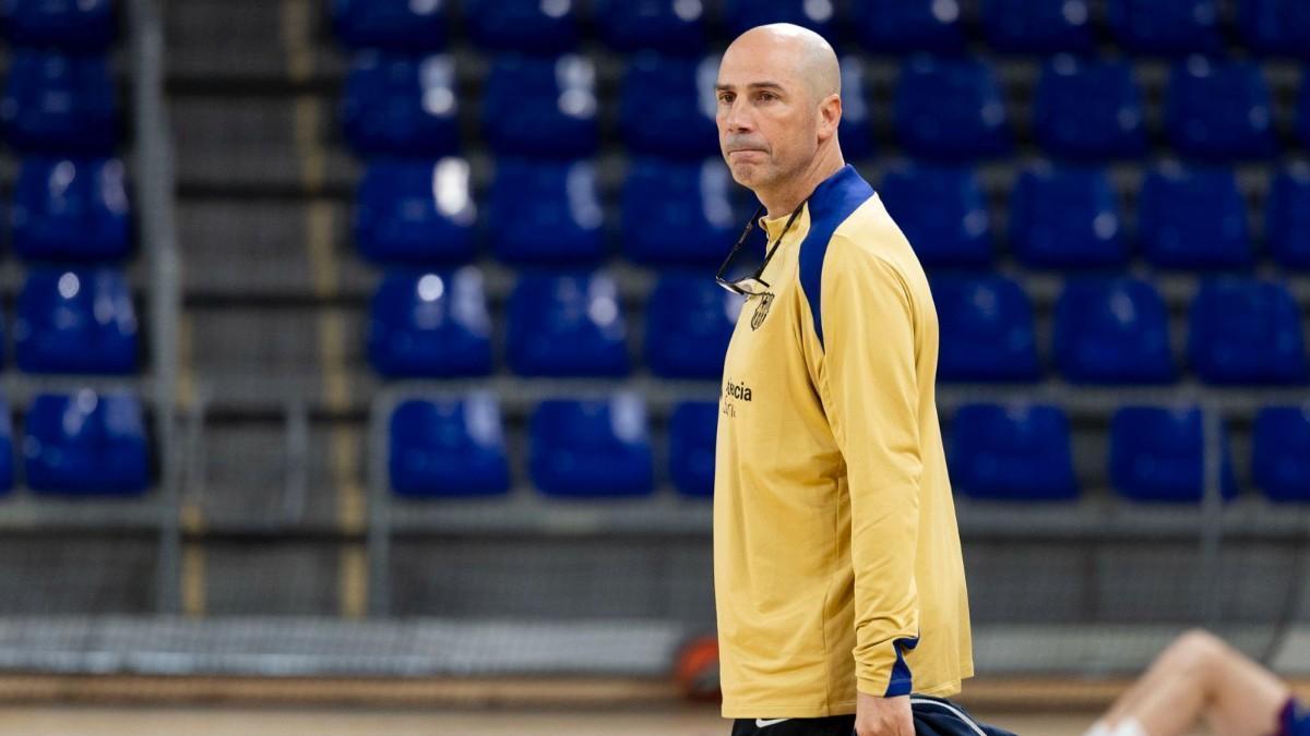 Peñarroya sigue, de momento, al frente del Barça a la espera de noticias