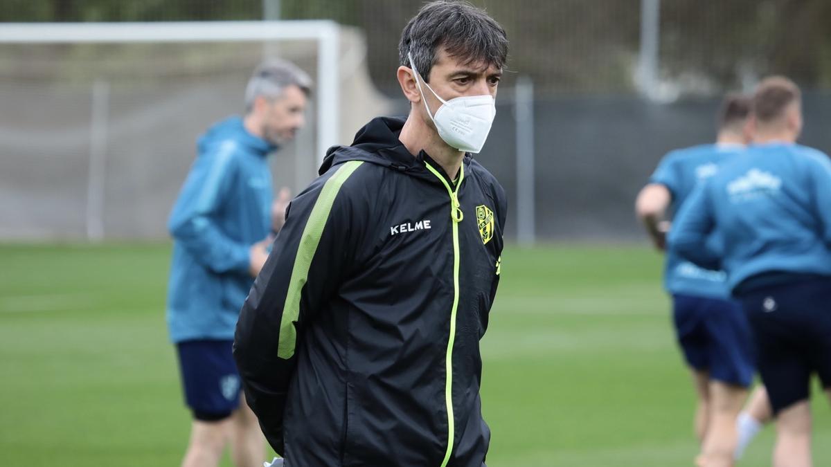 Pacheta, durante el entrenamiento del SD Huesca este miércoles