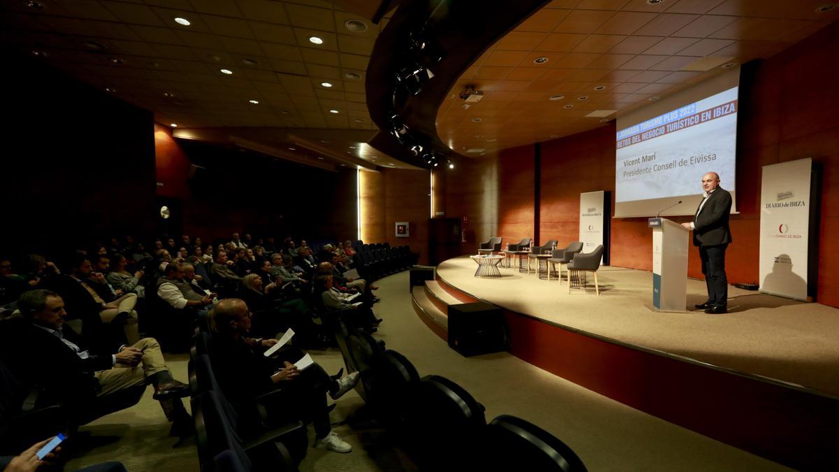 El presidente del Consell, Vicent Marí, durante el discurso inaugural del acto.