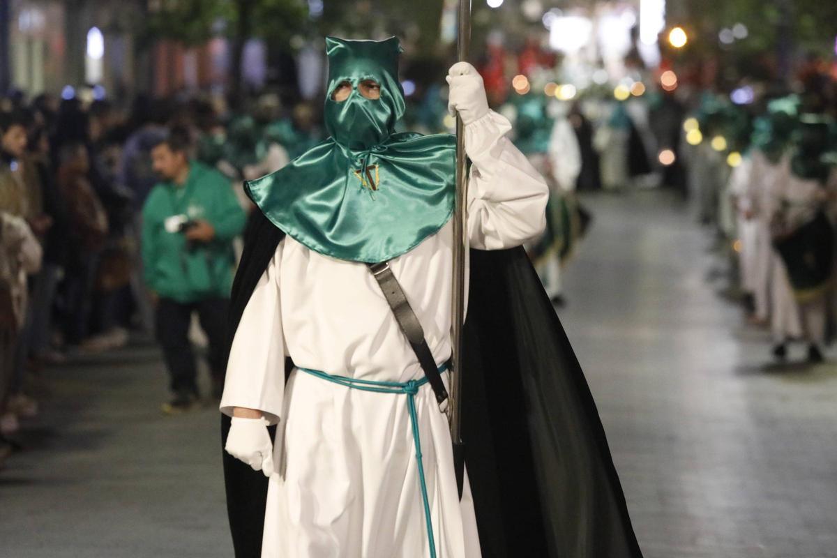 EN IMÁGENES: La procesión de la Resurrección en Avilés