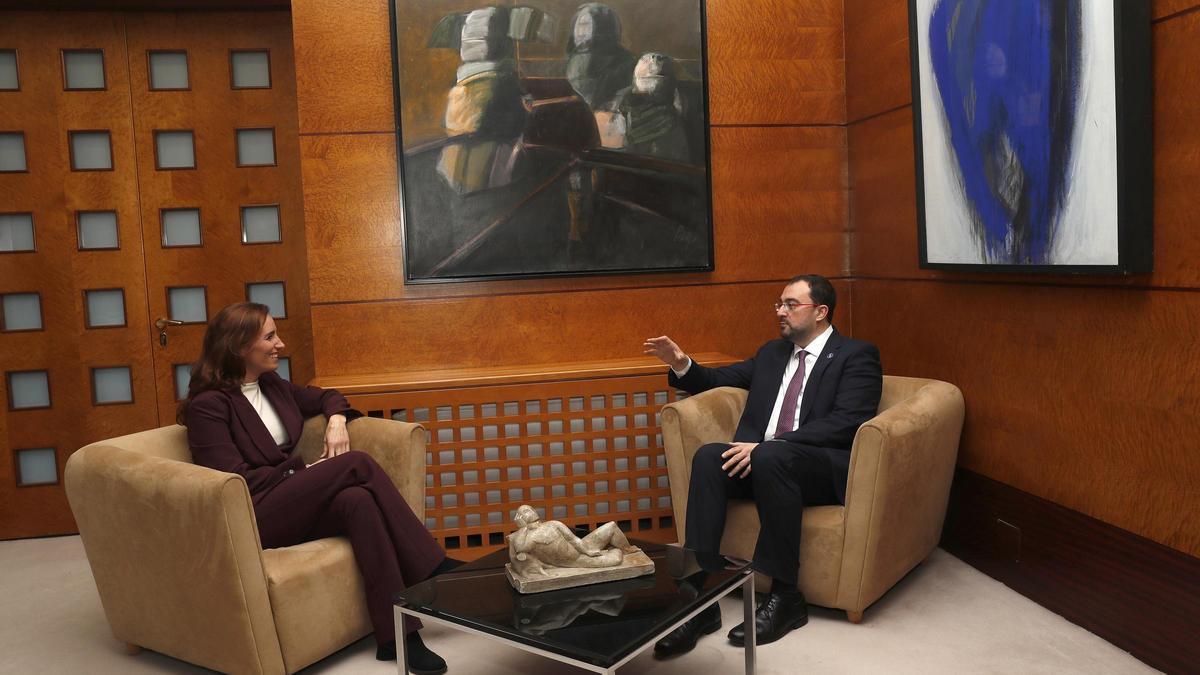 Así fue la visita de la ministra de Sanidad a Asturias