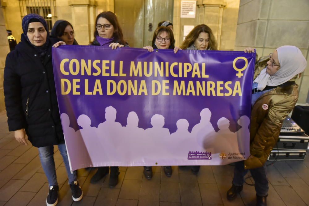 Unes 300 persones es concentren a Manresa contra les dues noves agressions sexuals