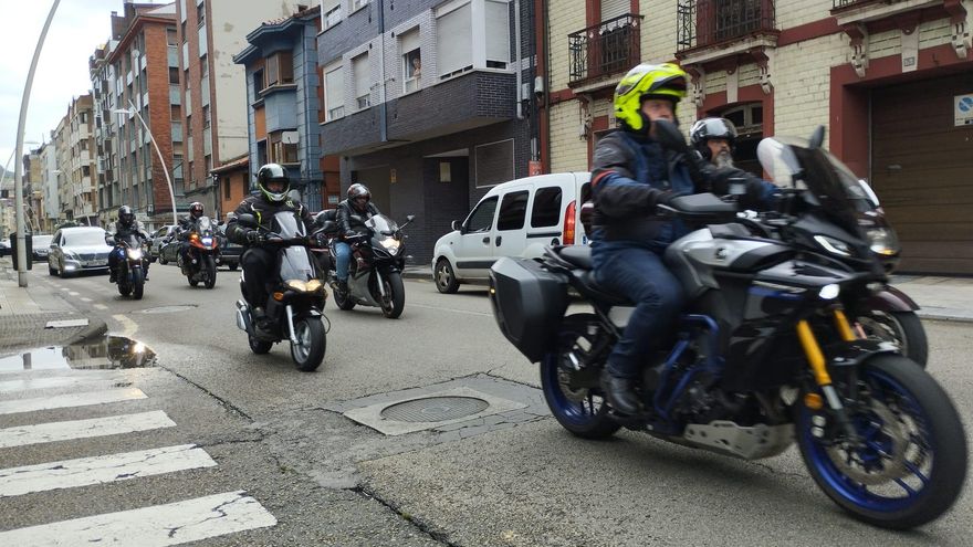 Así fue la emotiva despedida a Hector García, el motero fallecido en un accidente en Cabranes