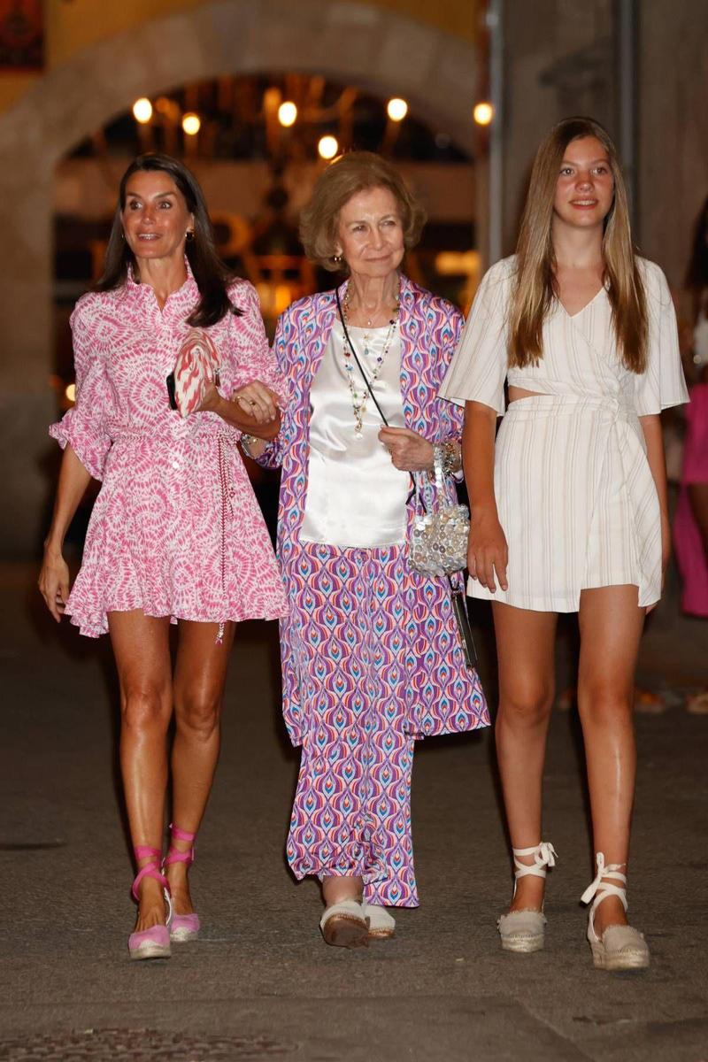 Las reinas Letizia y Sofía con la infanta Sofía en Mallorca