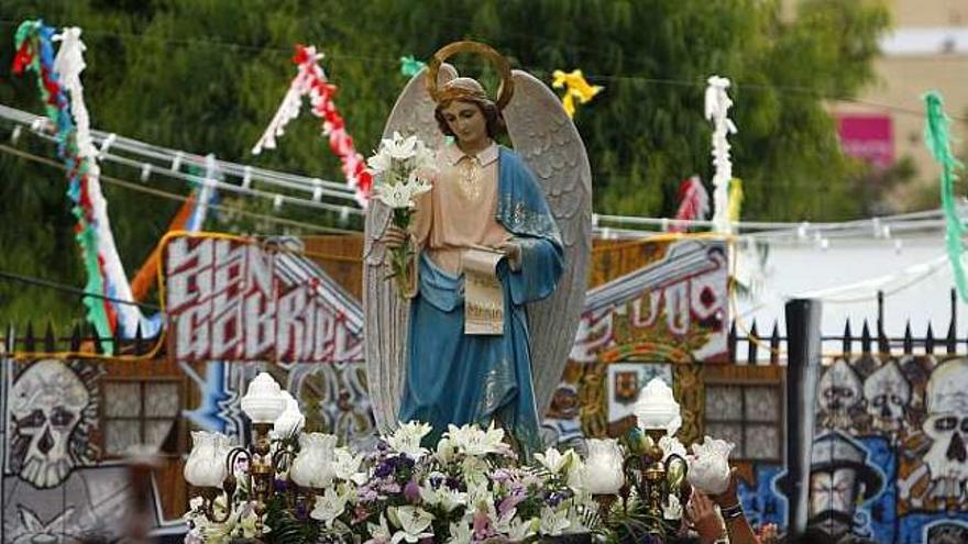 La procesión cierra las fiestas de San Gabriel