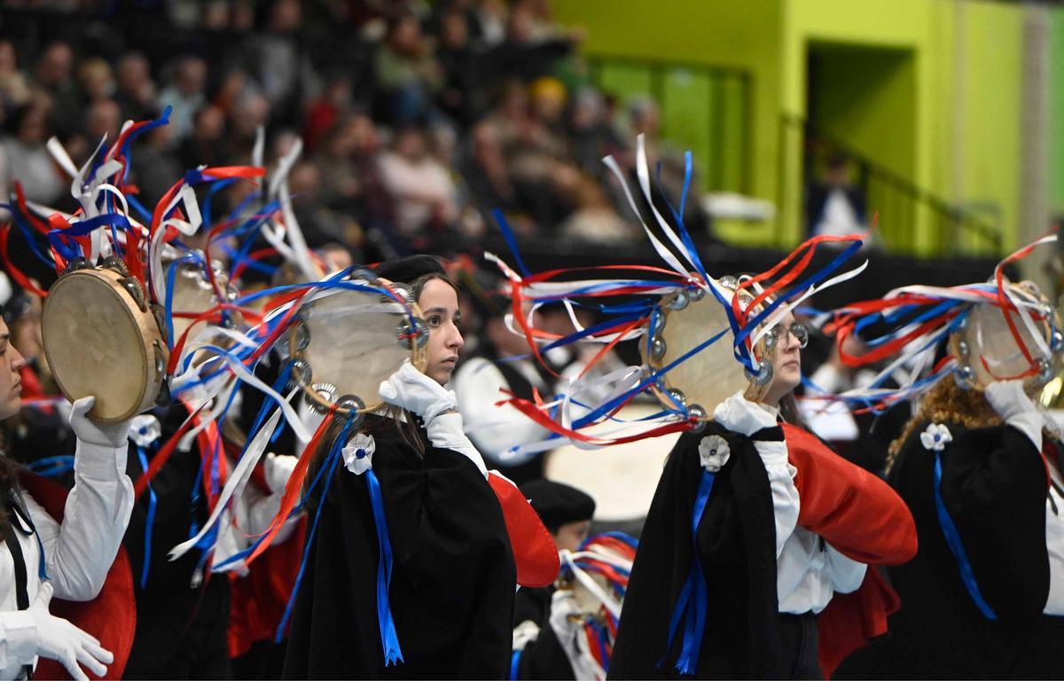 Navia acoge por primera vez el Certamen de Rondallas de Vigo