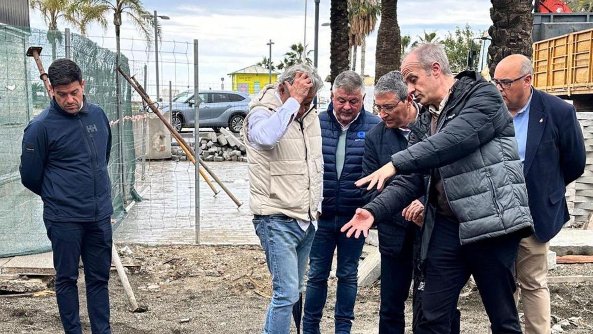 Salado, con Jorge Martín y otros dirigentes locales y provinciales, ayer. | L. O.