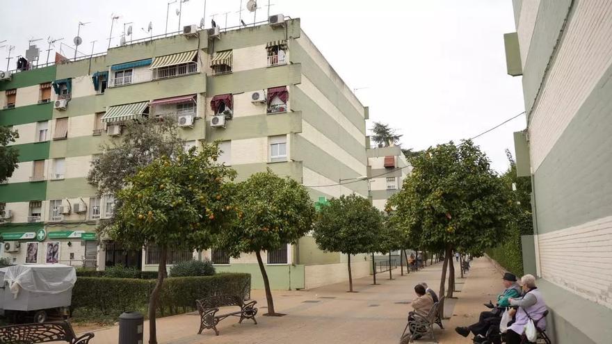 Un rayo impacta en un edificio de viviendas en el barrio del Figueroa