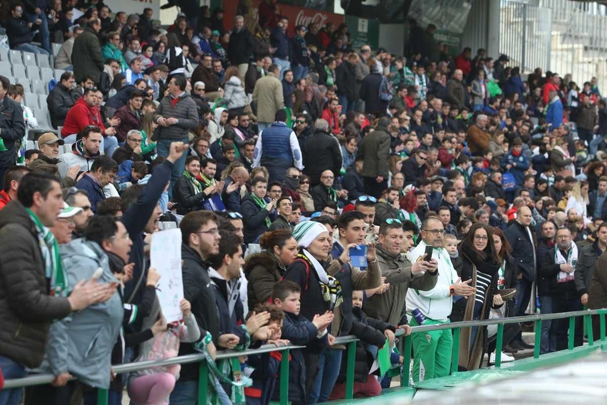 Así vivió la afición el empate del Córdoba ante el Oviedo