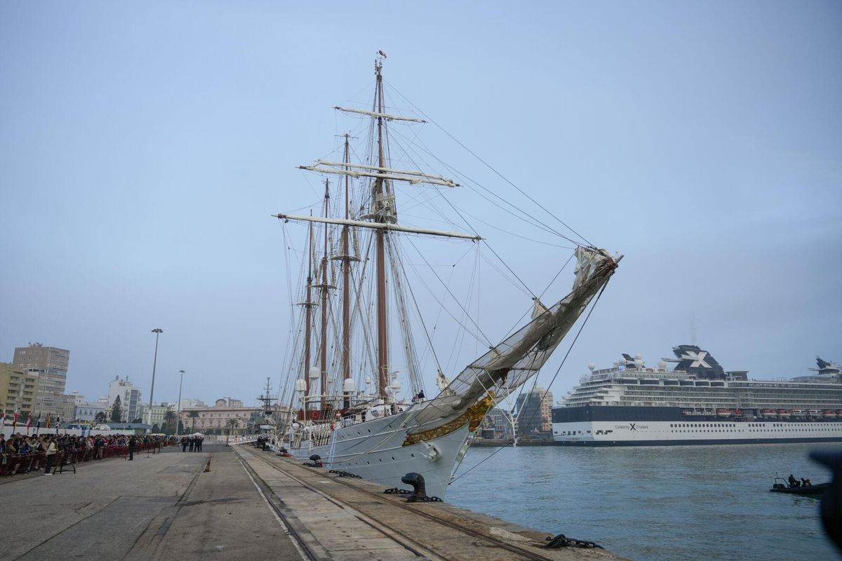 El buque escuela Juan Sebastián Elcano en el puerto de Cádiz. A 11 de enero de 2025 en Cádiz, Andalucía (España). Los Reyes Felipe VI y Letizia, junto a la ministra de Defensa, Margarita Robles, presiden el acto de despedida del buque escuela Juan Sebastián de Elcano en el Puerto de Cádiz. En esta ocasión histórica, la Princesa de Asturias, Leonor de Borbón, embarcará como guardiamarina de primero. El evento contará también con la presencia del presidente de la Junta de Andalucía, Juanma Moreno. 11 ENERO 2025 Francisco J. Olmo / Europa Press 11/01/2025. Francisco J. Olmo;category_code_new;