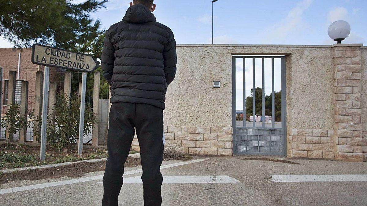Mohamed, un chico extutelado que cumplió los 18 años en agosto y no tiene permiso de residencia.