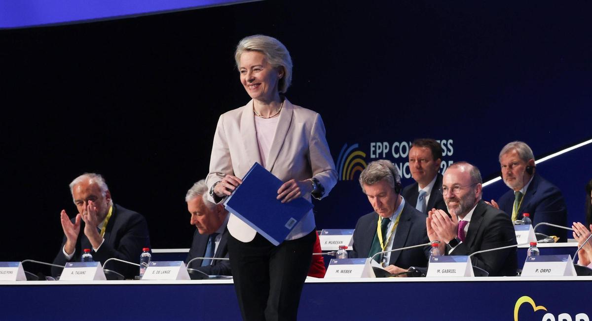 Ursula von der Leyen en València, durante la jornada de apertura del congreso de Partido Popular Europeo ante González Pons y Núñez Feijóo