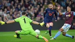 El 'Dibu' le da una victoria clave al Aston Villa de Emery