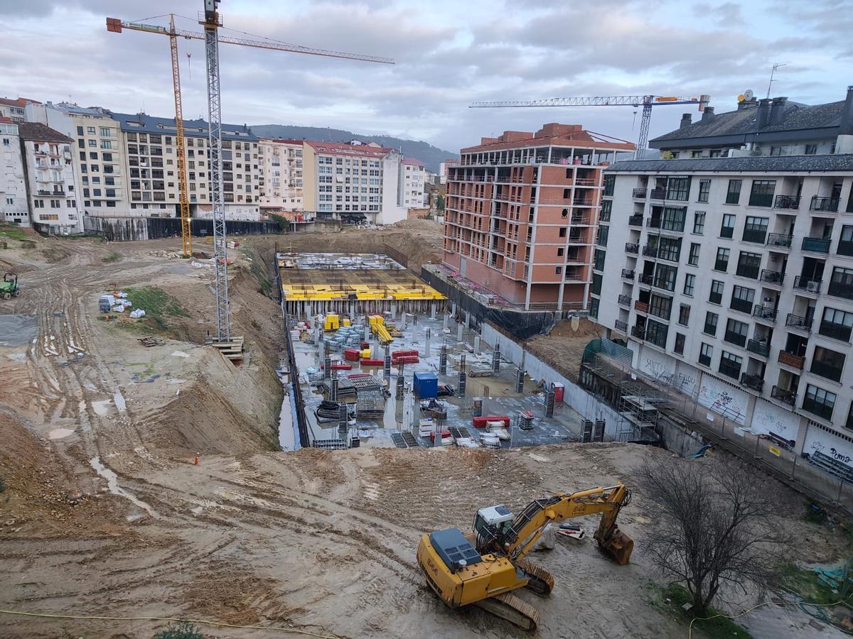 Las obras en marcha en el aparcamiento subterráneo del futuro Parque de Canedo.