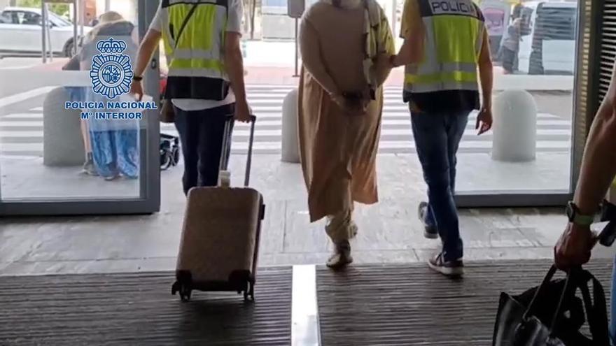 Una mujer marroquí trata de volver a su país tras abandonar a su hijo en Zaragoza