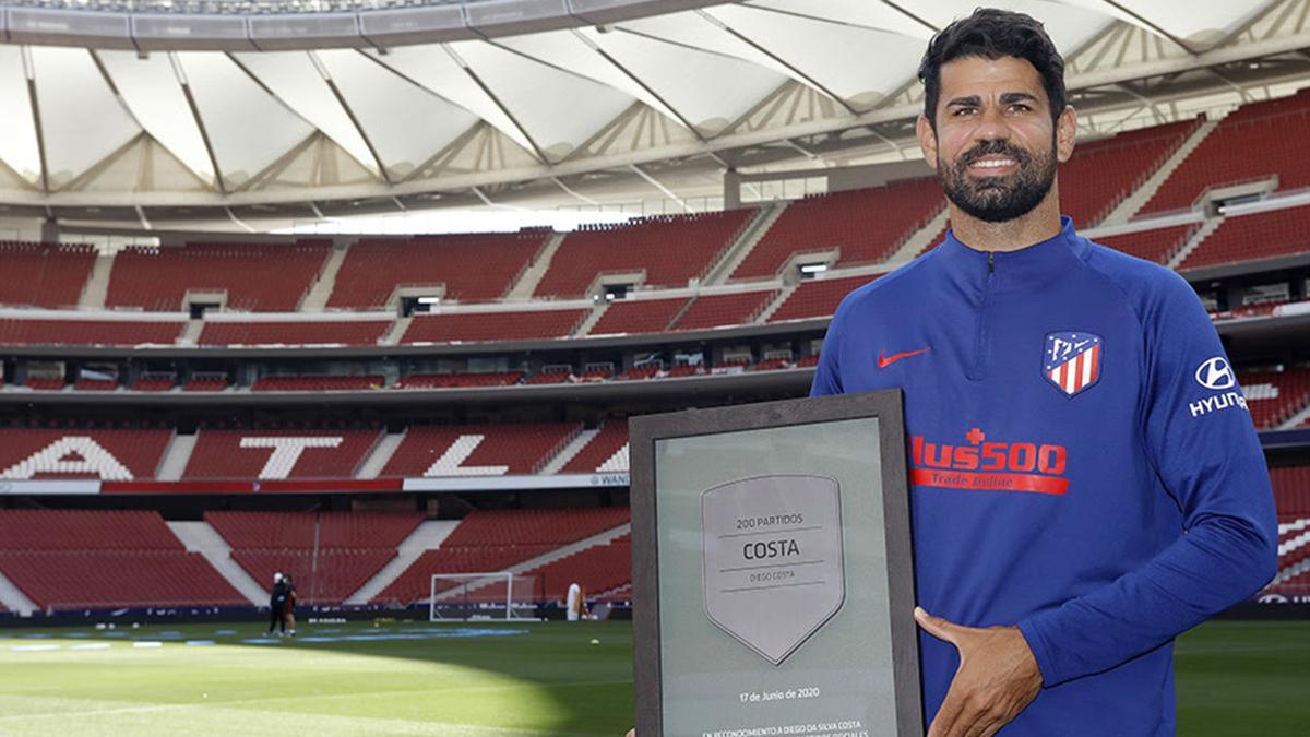Diego Costa recibe una placa conmemorativa por sus 200 partidos oficiales con el club