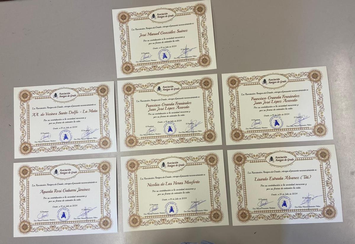 Los diplomas entregados a los premiados.
