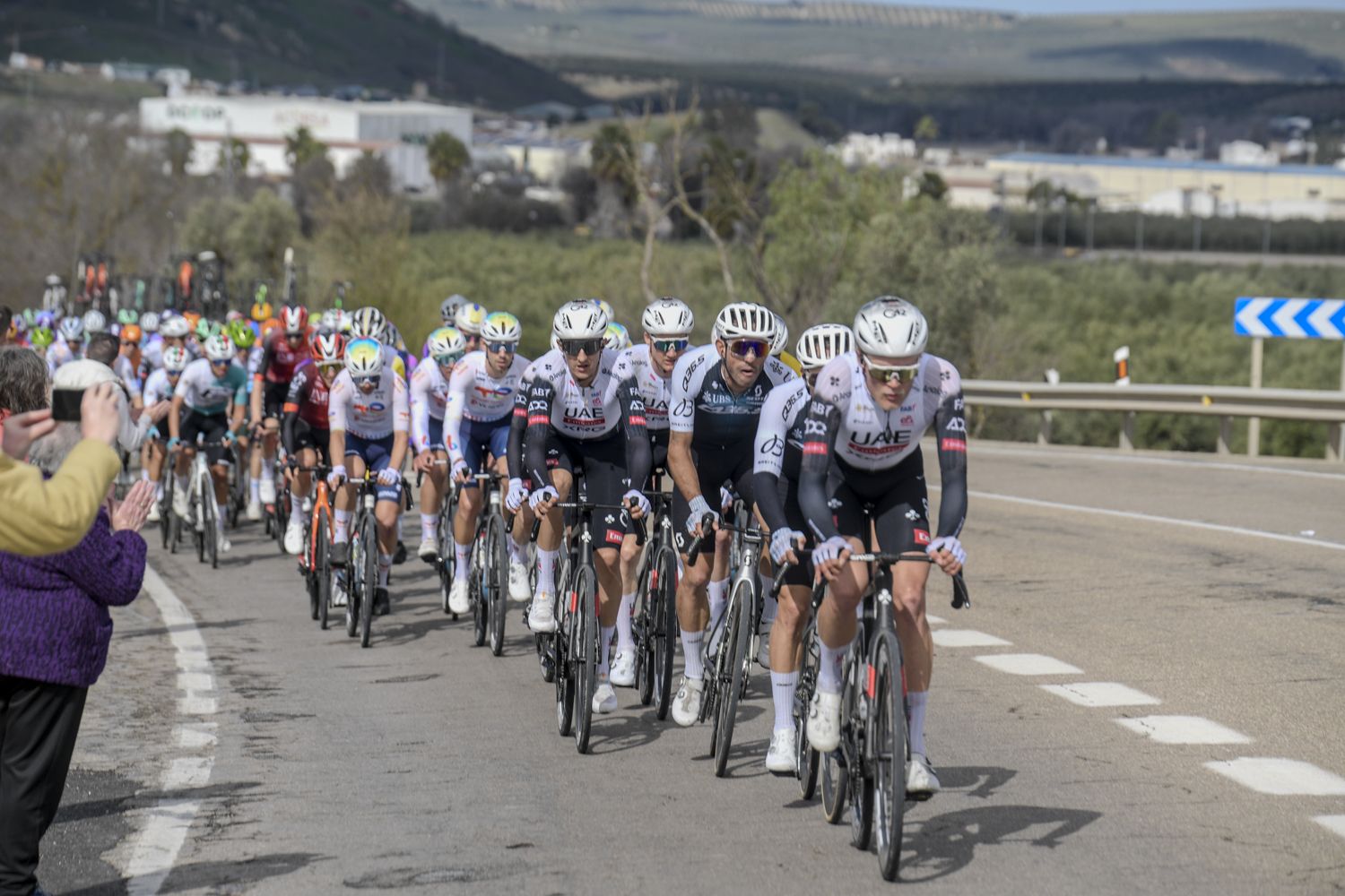 La salida de la etapa de Córdoba de la Vuelta a Andalucía en imágenes