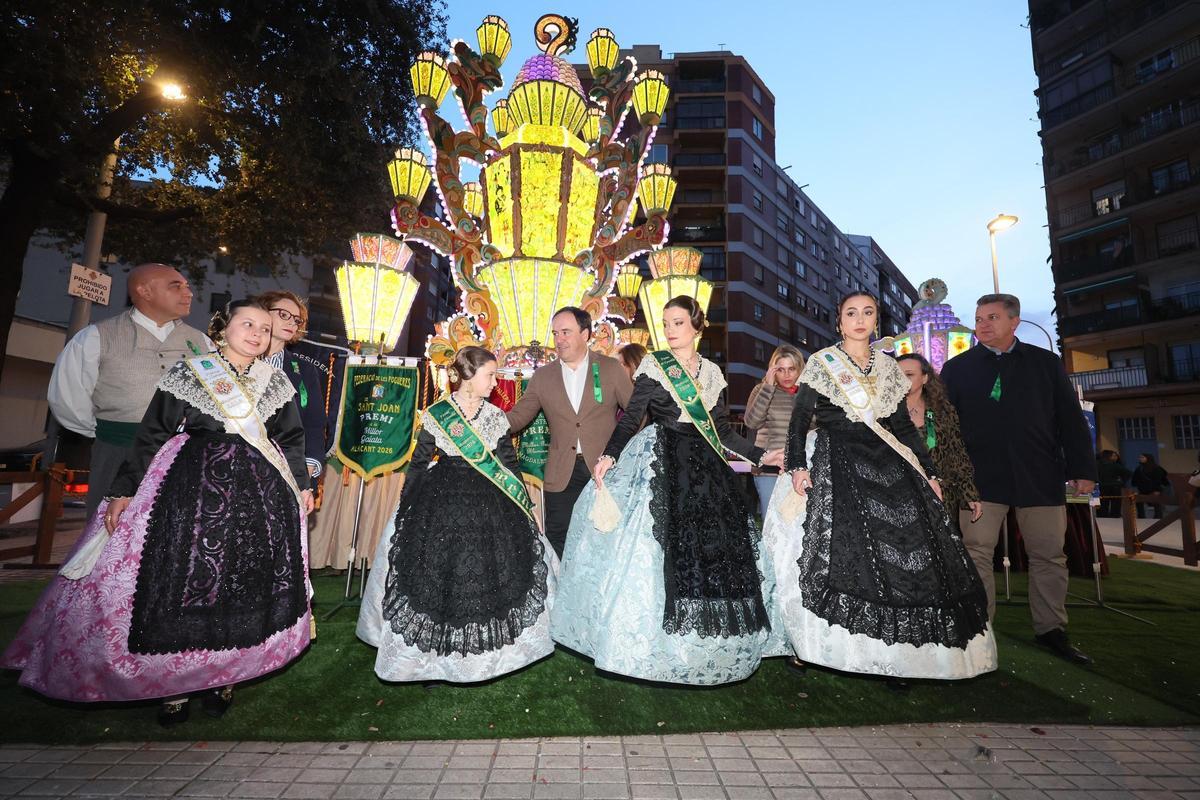 Pérez Llorca ratifica el apoyo de la Generalitat para "proteger nuestras señas de identidad como son las fiestas de la Magdalena"