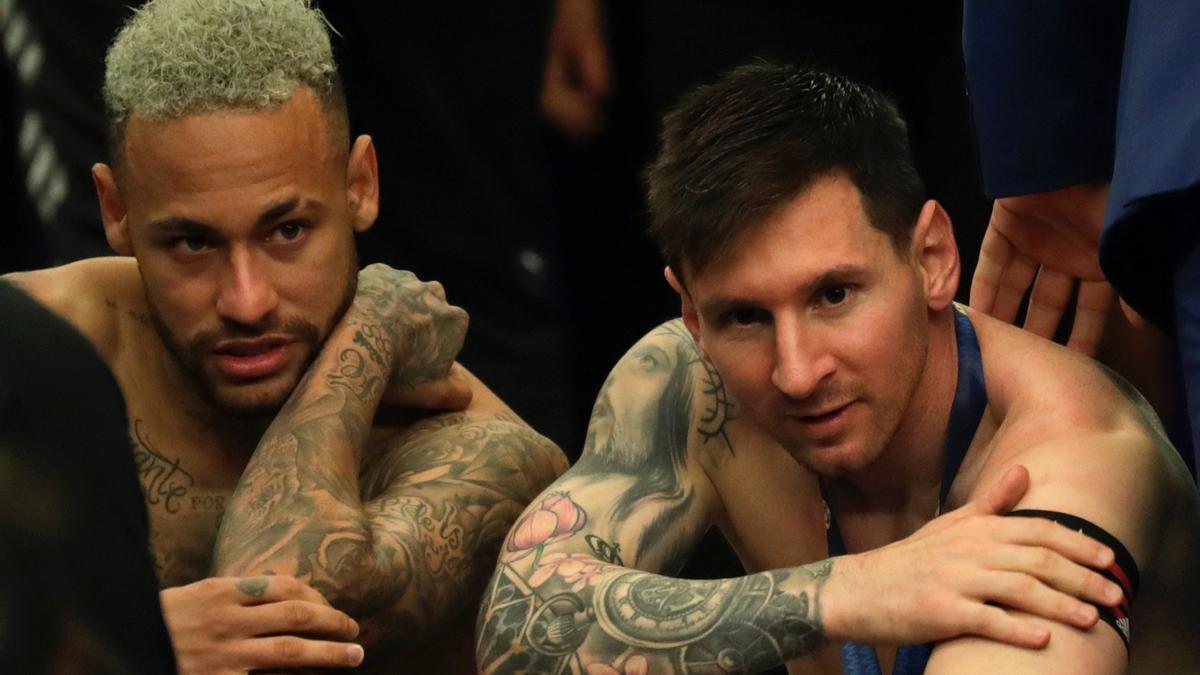 An image of Neymar and Messi after the final of the Copa America.