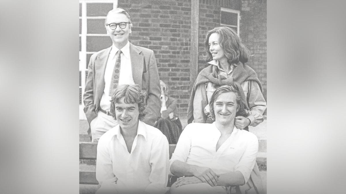 Kingsley Amis, Martin Amis, Pat Kavanagh y Julian Barnes en 1978.